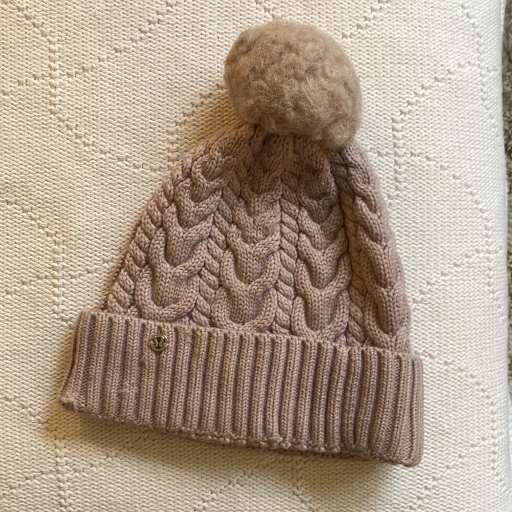Lulu lemon Cozy Knit Pom-Pom Beanie for